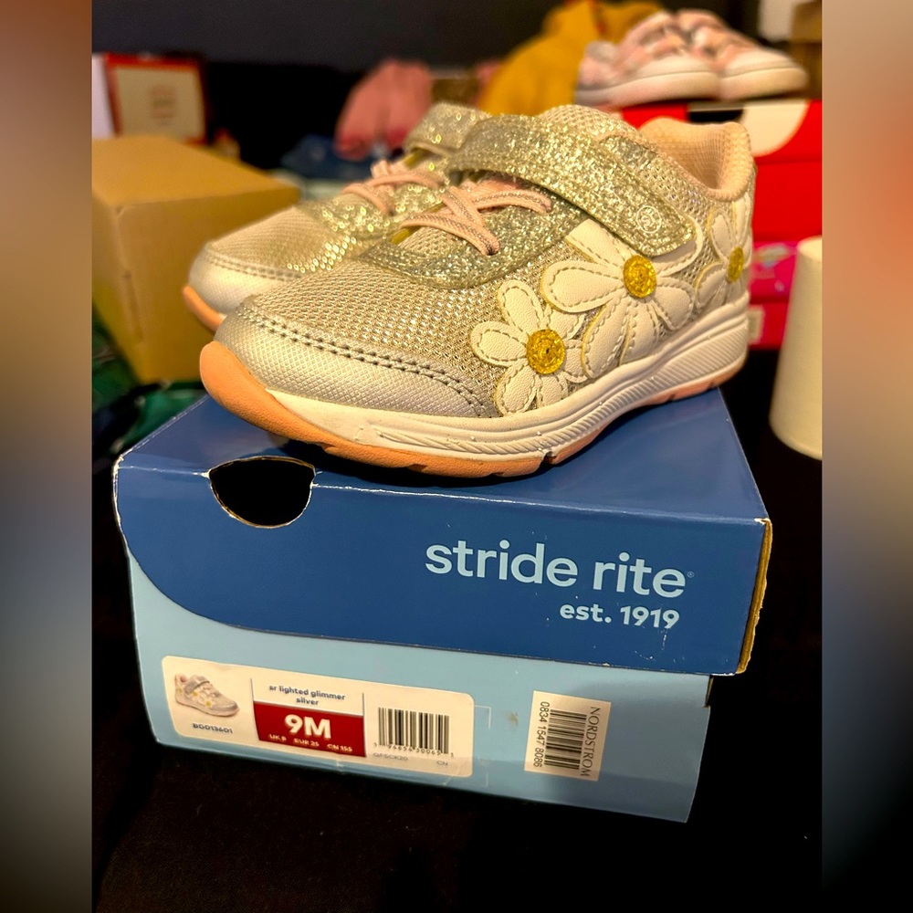 Stride Rite Toddler Shoes/sneakers SR lighted glimmer silver 9M